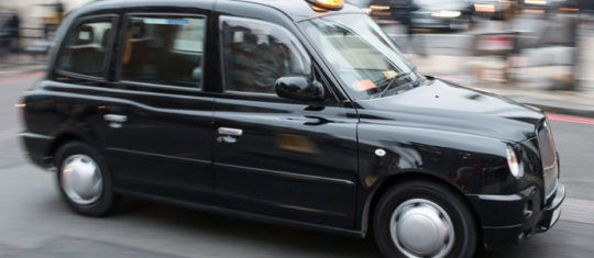 l'oenotourisme à bord d'un taxi anglais